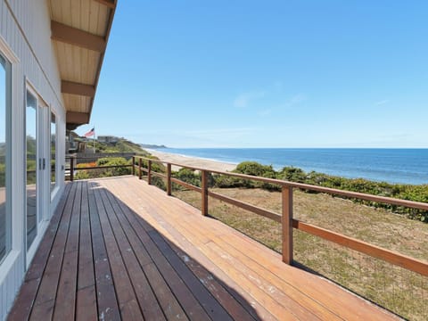 Ocean Waves House in Lincoln Beach