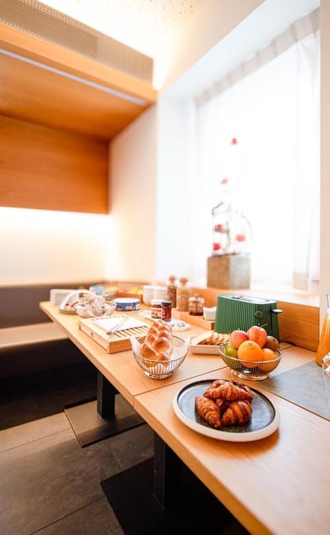 Breakfast, Continental breakfast, Buffet breakfast