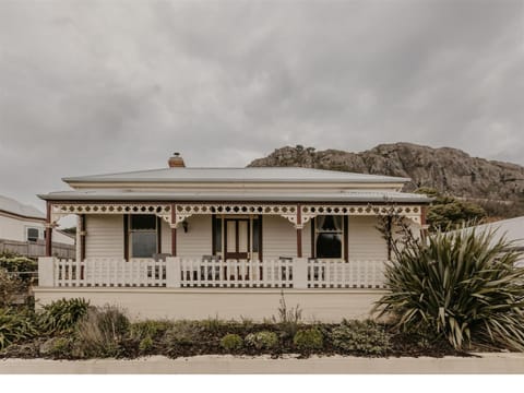 Property building, Day, Natural landscape, Mountain view