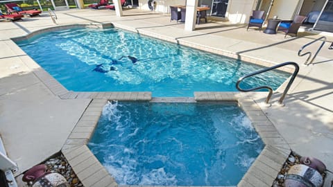 Villa Su Casa - Enjoy The Large Pool Area Villa in Cape Coral
