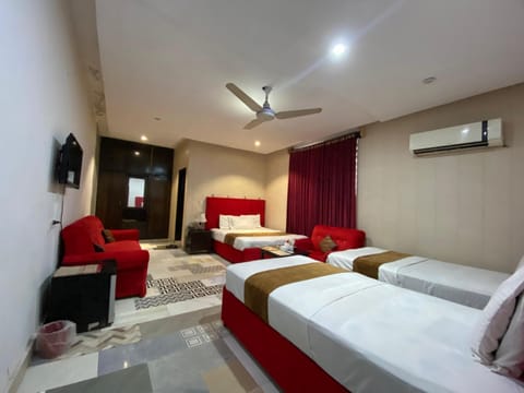 Bed, TV and multimedia, Living room, Seating area, Bedroom, air conditioner