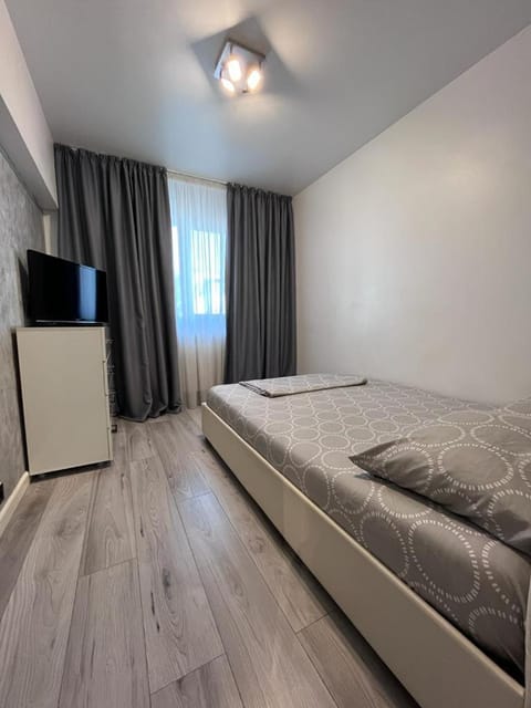 White & Silver Luxury Apartament Condo in Craiova