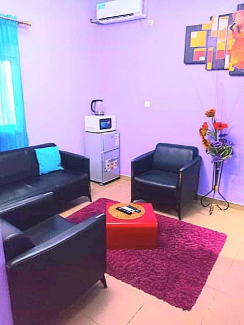 Residence Sighaka - Studio Meublé VIP avec WiFi, Gardien, Parking Condo in Douala