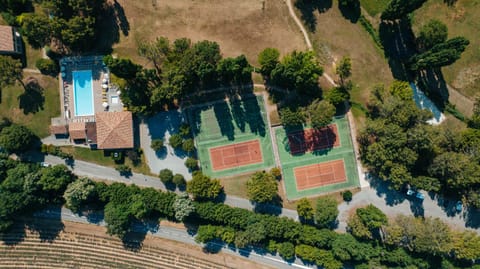 Tennis court, Swimming pool