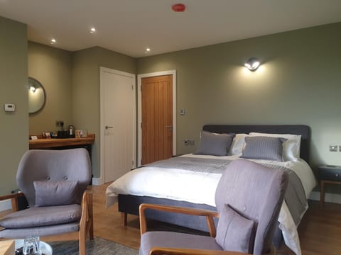 Property building, Bed, Photo of the whole room, Bedroom