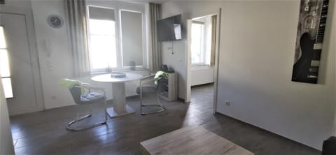 Apartment außen Pfui innen Hui Condo in Mönchengladbach