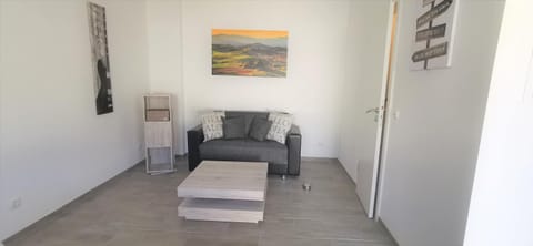 Apartment außen Pfui innen Hui Condo in Mönchengladbach