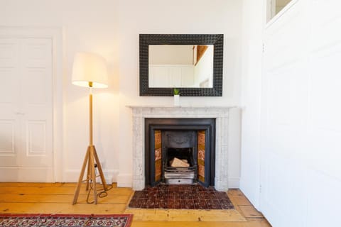 Elegant Period Clifton Balcony Apt - Simplycheckin Apartment in Bristol