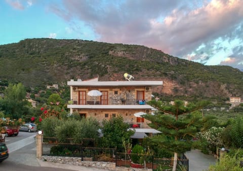 Paradeisos Condo in Messenia