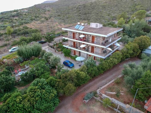 Paradeisos Condo in Messenia