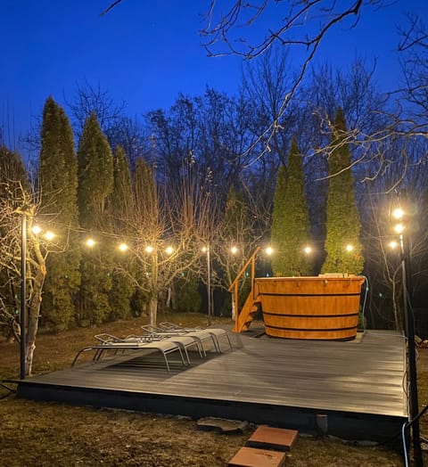 Garden, Hot Tub, Balcony/Terrace