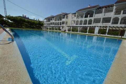 Apartamento con terraza privada y piscinas Condo in Vinaròs