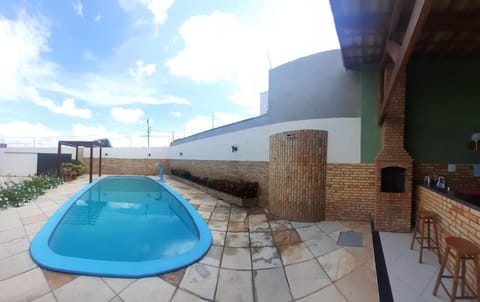 Deck com suíte/piscina/garagem. Próx. UFCA/Unileão Condominio in Juazeiro do Norte