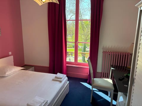 Hotel Couleurs Sud Centre-ville Gare Charleville-Mézières Hotel in Wallonia, Belgium