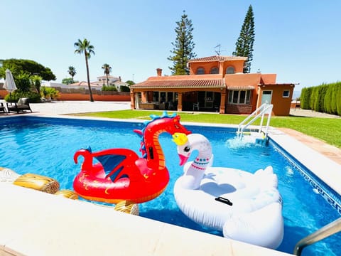 Day, Pool view, Swimming pool, sunbed