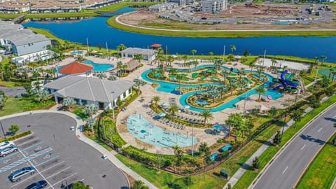Only 5 Miles from Disney! Free Water Park! 2 Bed, 2 Bath Condo, Sleeps 8 Condo in Kissimmee