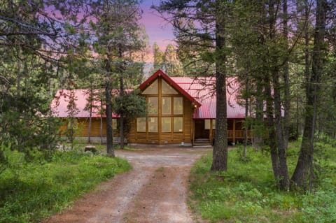 Lodgepole Lookout by KABINO Hot Tub Garage Foosball Fire Pit Theater Room U-Shaped Driveway House in Idaho