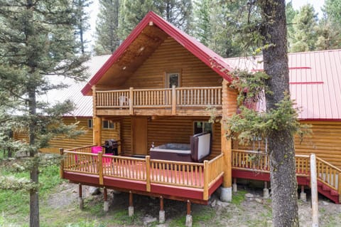 Lodgepole Lookout by KABINO Hot Tub Garage Foosball Fire Pit Theater Room U-Shaped Driveway House in Idaho