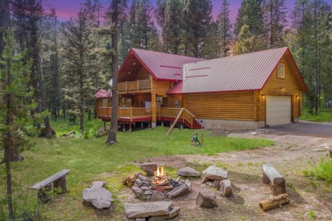 Lodgepole Lookout by KABINO Hot Tub Garage Foosball Fire Pit Theater Room U-Shaped Driveway House in Idaho