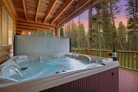 Lodgepole Lookout by KABINO Hot Tub Garage Foosball Fire Pit Theater Room U-Shaped Driveway House in Idaho