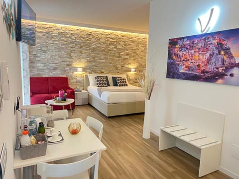 Bed, Living room, Dining area, Bedroom