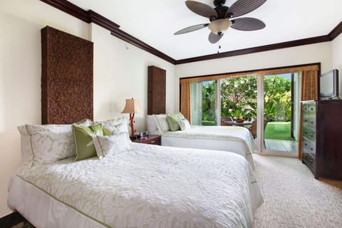 Waipouli Beach Resort Exquisite Luxury Garden View Large Yard Perfect for Families! Condominio in Kauai