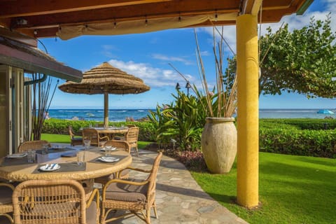Waipouli Beach Resort Penthouse Beautiful Oceanview Aloha! AC Pool Apartment in Kauai