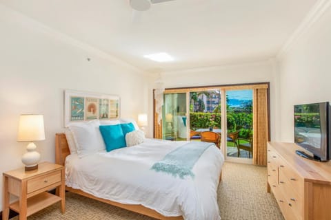 Waipouli Beach Resort Extra Large Unit! Luxurious Decor! Sleeps up to 8* Apartment in Kauai