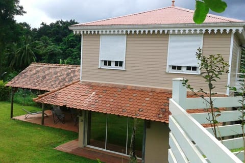 Maison de 2 chambres avec jardin clos et wifi a Gros Morne Casa in La Trinité