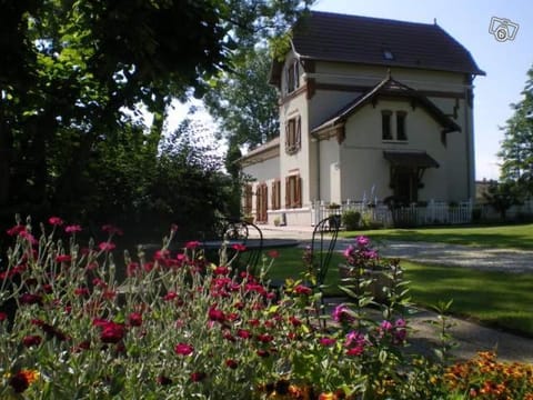 Ancienne Gare du Val des Bois Villa in Grand Est