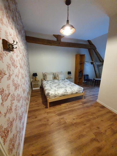 Staff, Staff, Bed, People, People, Photo of the whole room