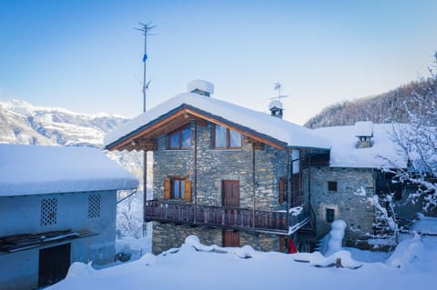 Property building, Day, Winter