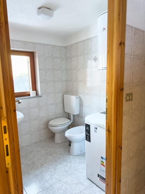 Toilet, Bathroom, washing machine