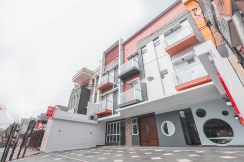 OYO 1487 Residence Khoe Hotel in Jakarta