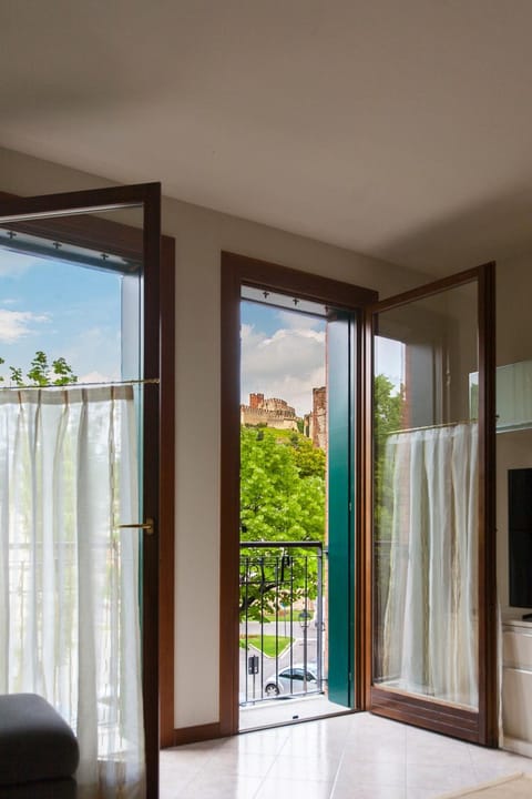 Nearby landmark, Balcony/Terrace