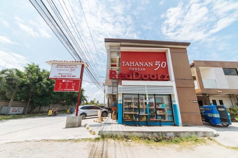 RedDoorz @ Aparente Gensan Hotel in Davao Region