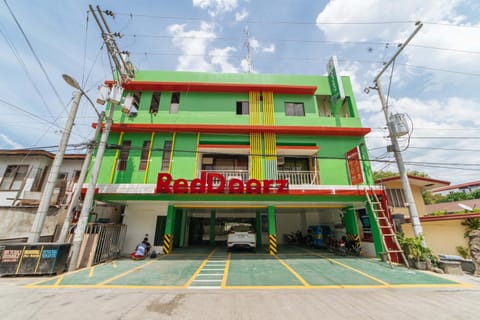 RedDoorz near Notre Dame of Dadiangas University Hotel in Davao Region