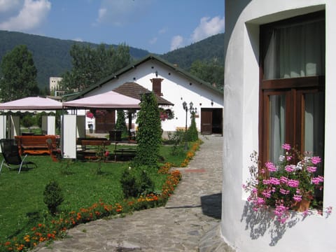 Pensiunea Rhein Alojamiento y desayuno in Brașov County