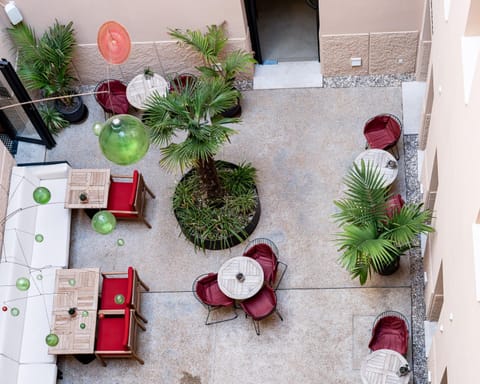 Patio, Bird's eye view