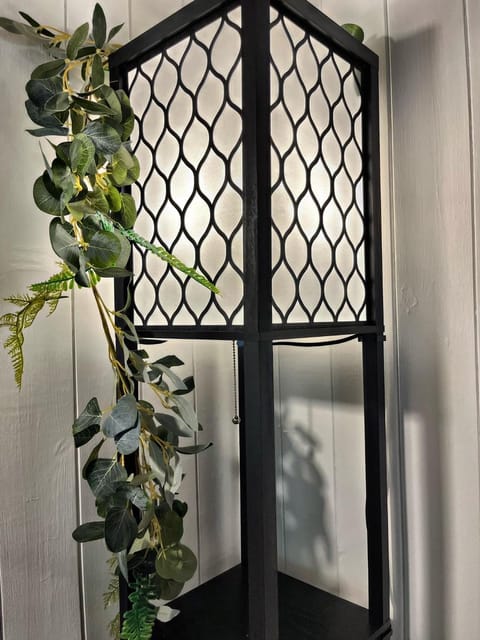 Snowdrop 13-Hot Tub-Woodlandlodges-Carmarthenshire Chalet in Wales