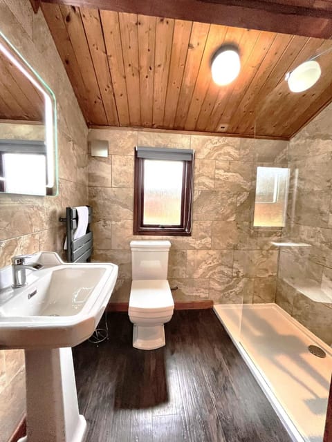 Snowdrop 9 Hot Tub-Woodlandlodges-Pembrokeshire Chalet in Wales