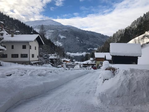 Neighbourhood, Winter