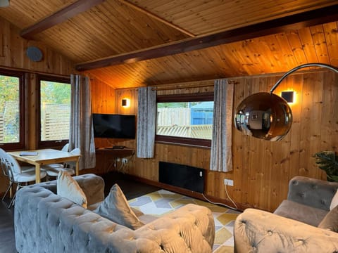 Snowdrop 14 Hot tub-Woodlandlodges-Tenby-Pendine Chalet in Wales