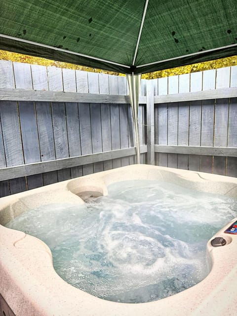 Snowdrop 14 Hot tub-Woodlandlodges-Tenby-Pendine Chalet in Wales