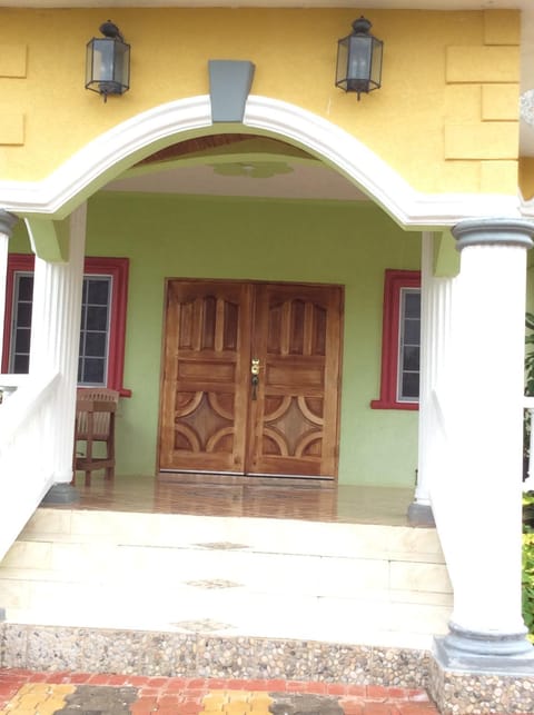 Jamaica Dream Gateway Bed and Breakfast in St. Ann Parish