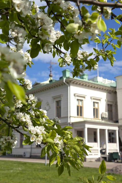 Facade/entrance, Garden