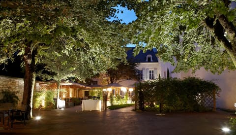 Patio, Restaurant/places to eat, Night, Garden