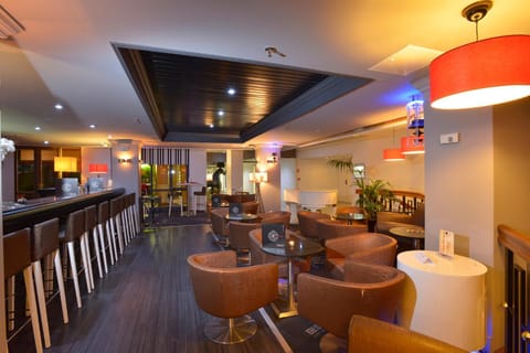 Restaurant/places to eat, Lounge or bar, Lounge or bar