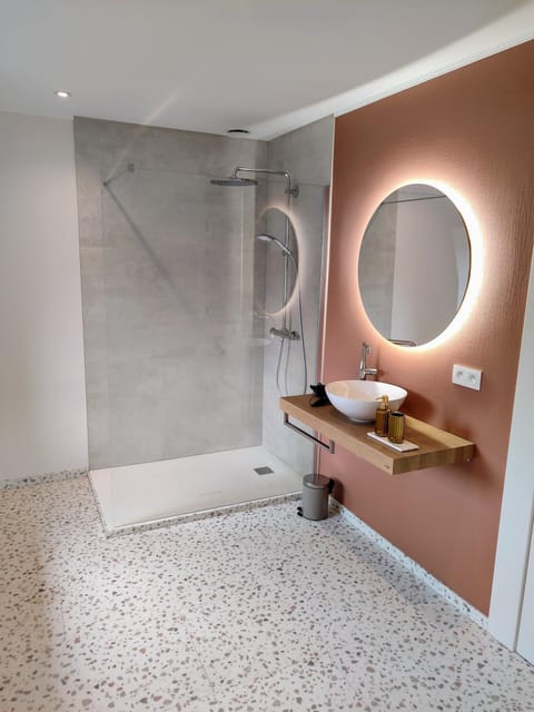 Shower, Bathroom, towels