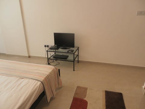 Studio, E104 with double bed, kitchen & shower room, sunny balcony Apartment in Peyia